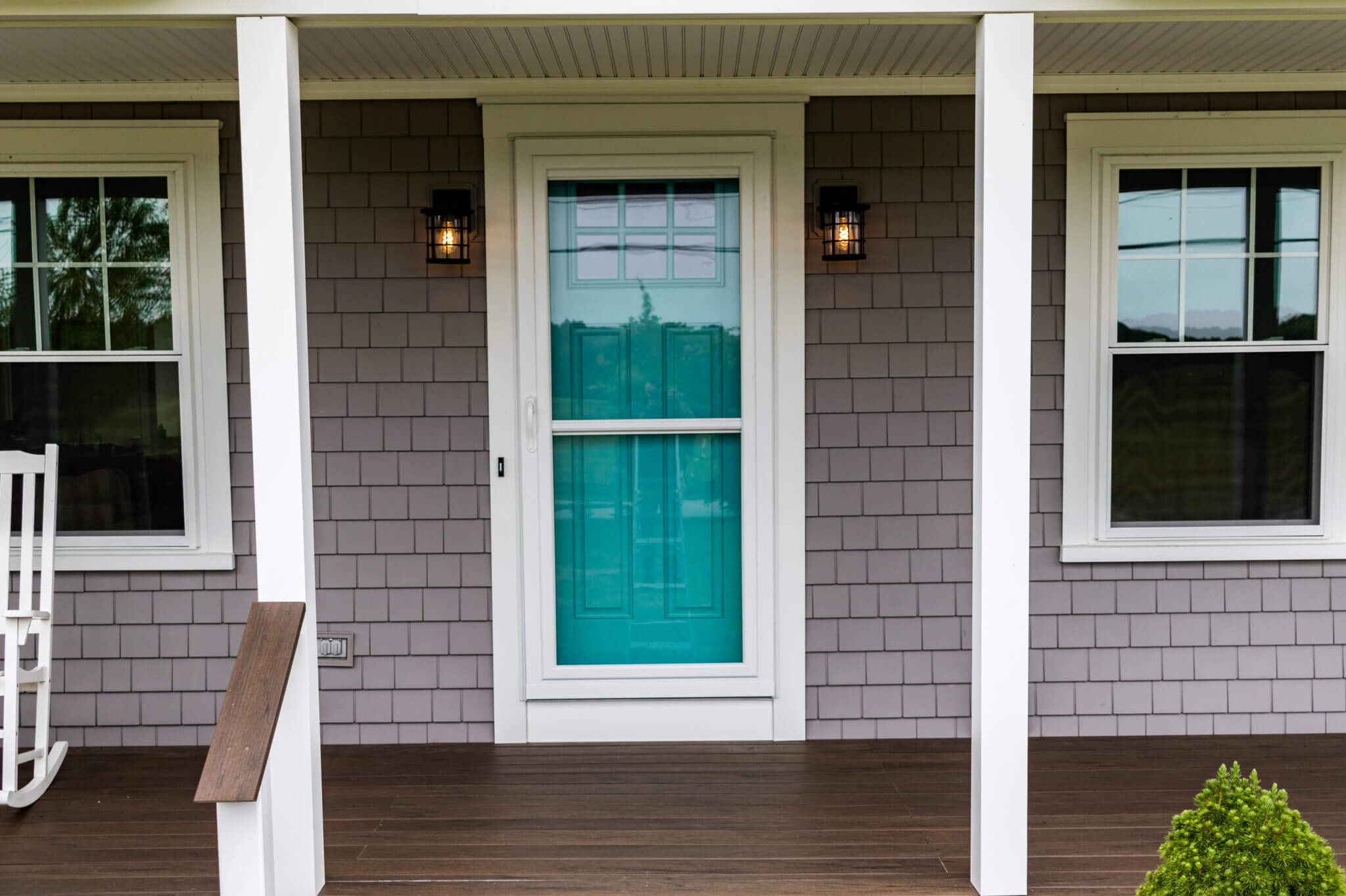 vinyl siding and front door installation