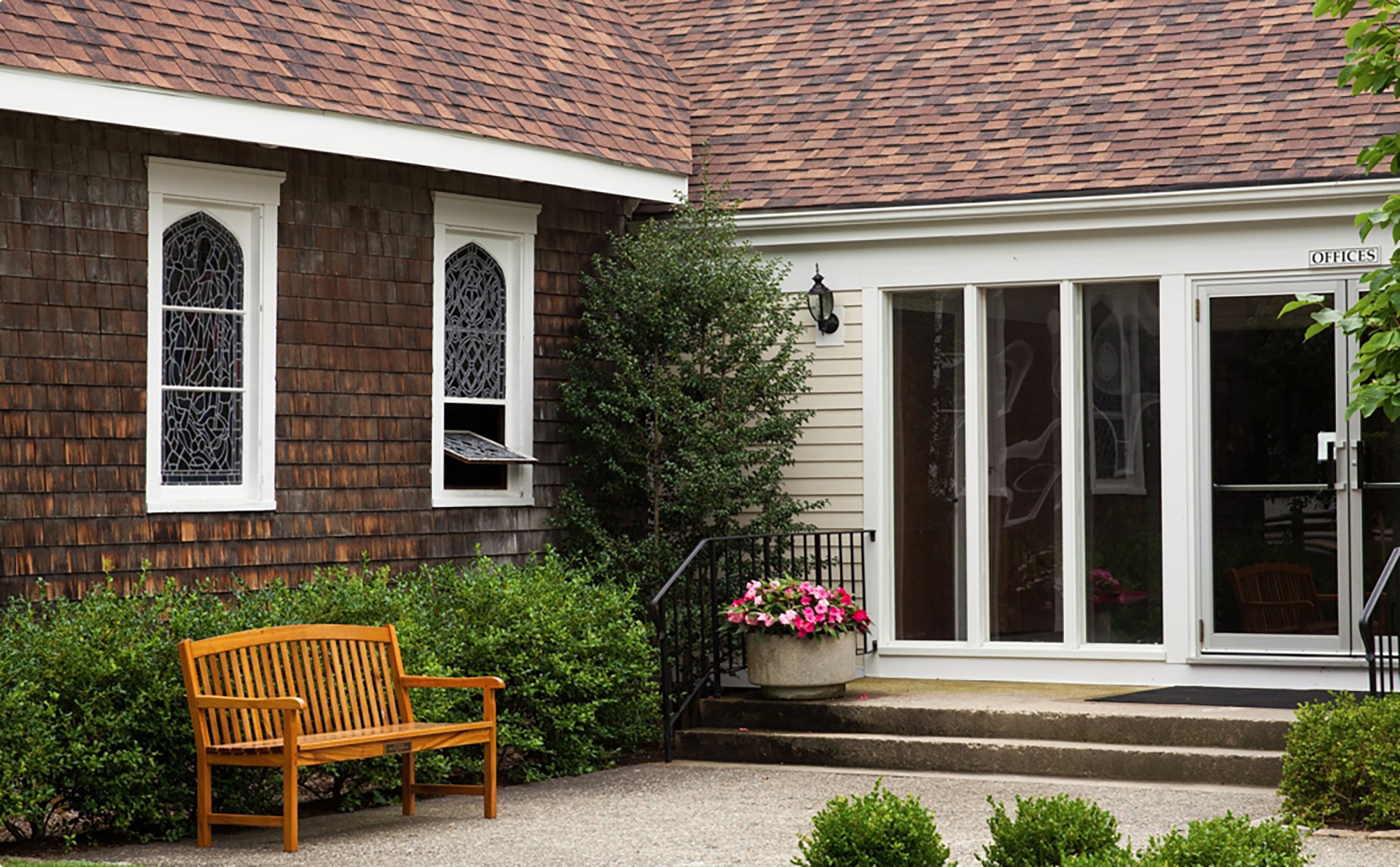 Marion, MA Home with New CertainTeed Landmark Roof in Burnt Sienna